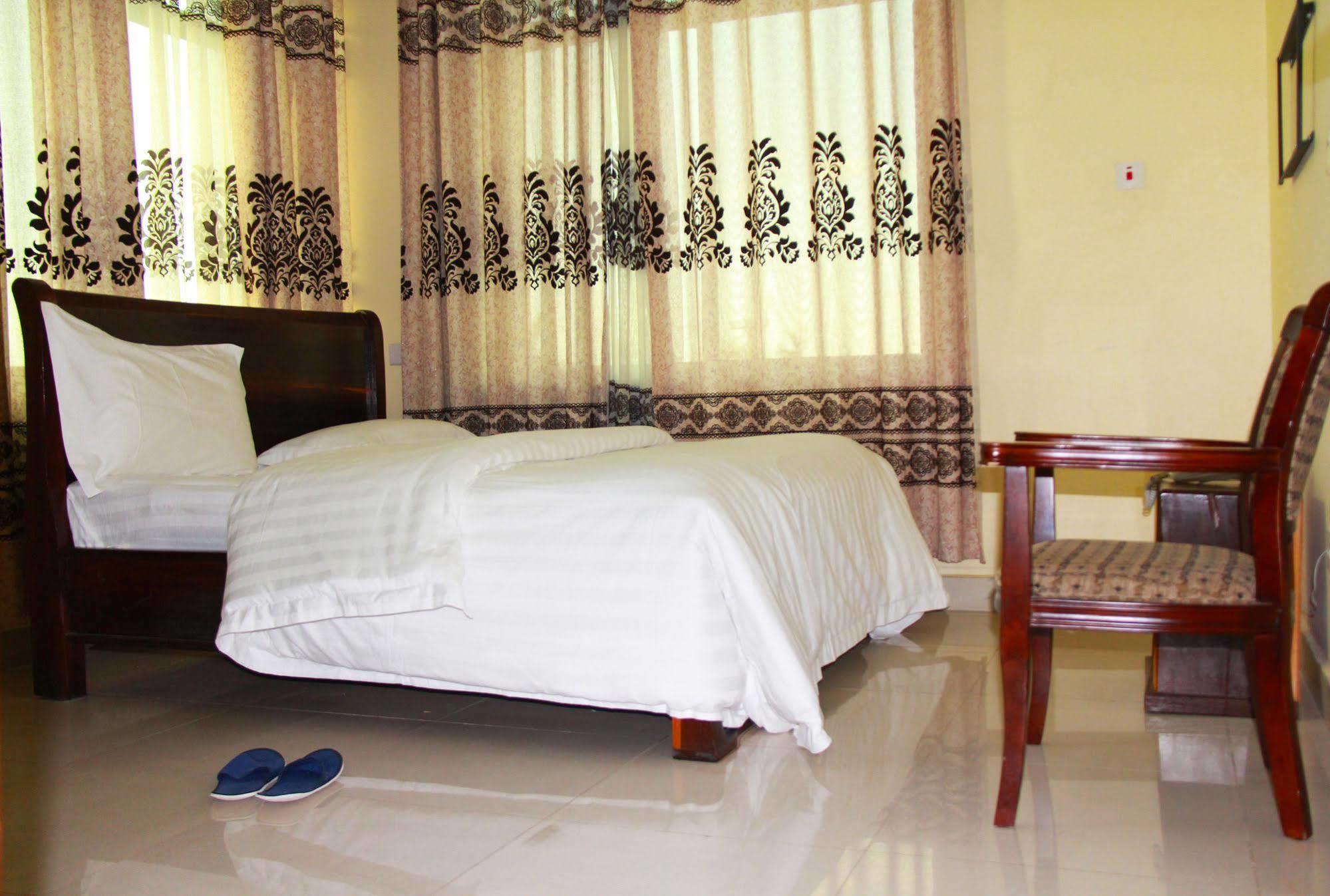 Varlek Hotel Dar es Salaam Exterior photo