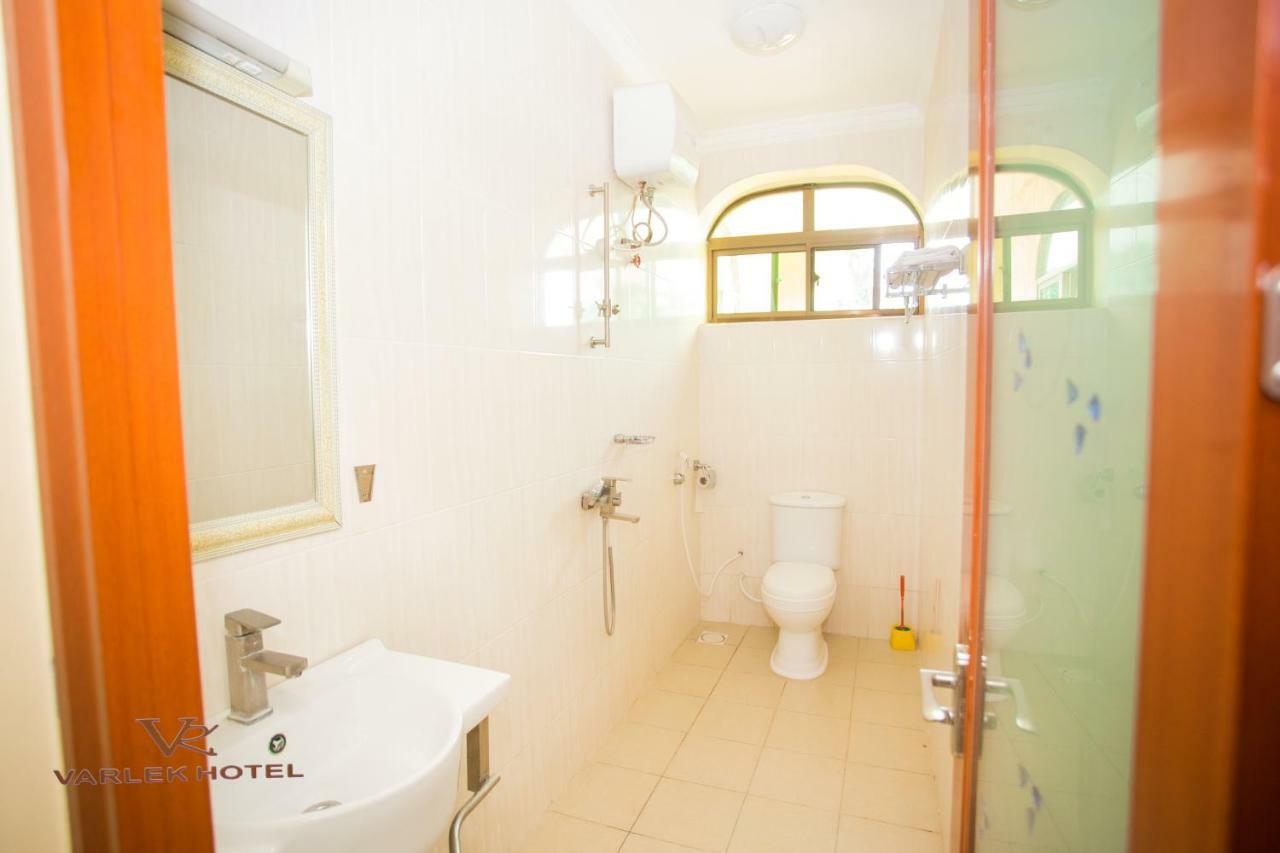 Varlek Hotel Dar es Salaam Exterior photo