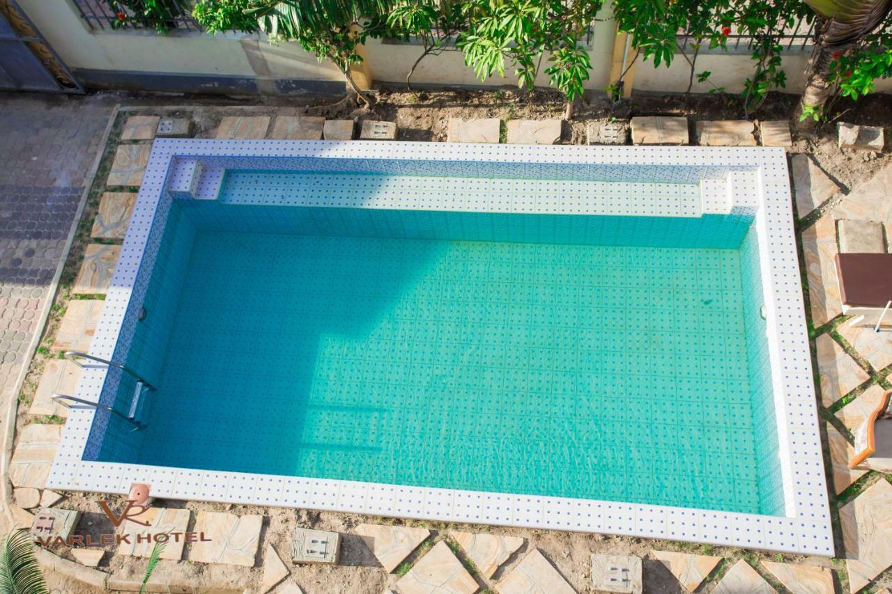 Varlek Hotel Dar es Salaam Exterior photo